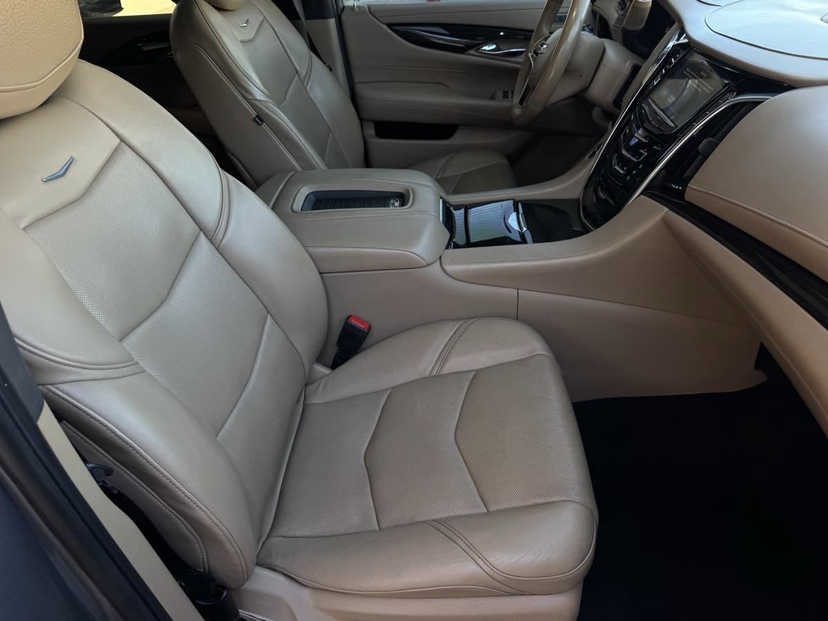 Used 2020 Cadillac Escalade ESV Platinum w/ Escalade Sport Edition image 23