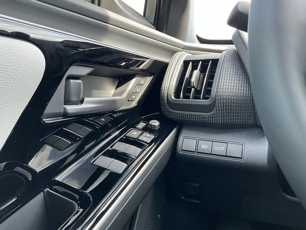 Used 2025 Subaru Solterra Touring image 25