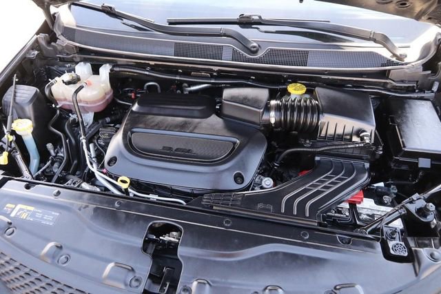 Used 2023 Chrysler Voyager LX image 29