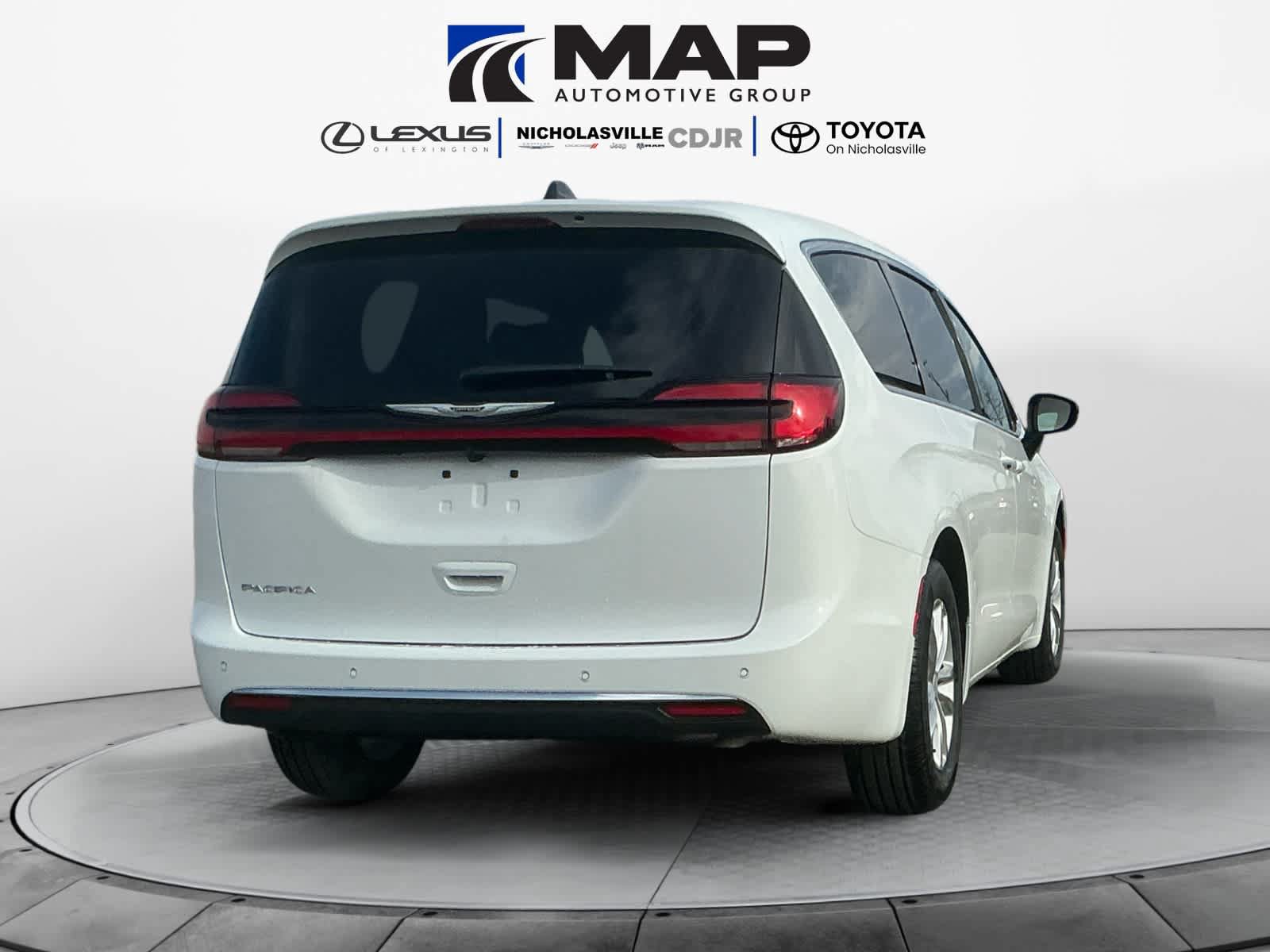 New 2026 Chrysler Pacifica Select FWD image 6