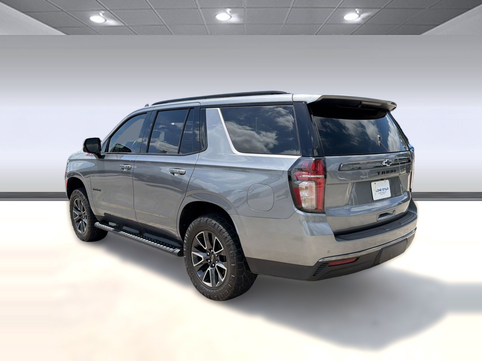 Certified 2022 Chevrolet Tahoe Z71 w/ Luxury Package AWD/4WD image 3