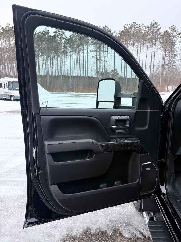 Used 2015 GMC Sierra 3500 Denali w/ Duramax Plus Package image 12