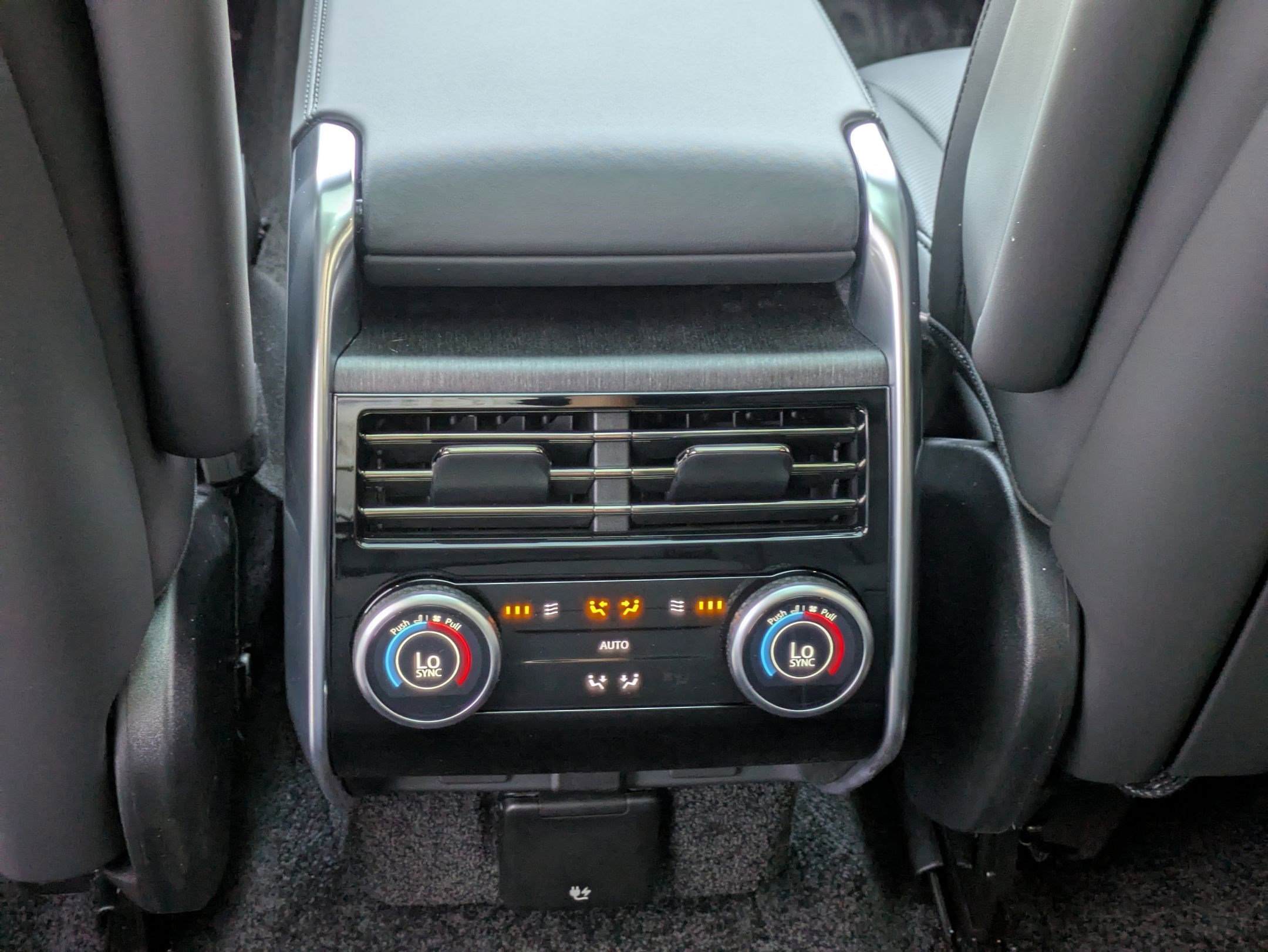 New 2025 Land Rover Range Rover Long Wheelbase SE image 26