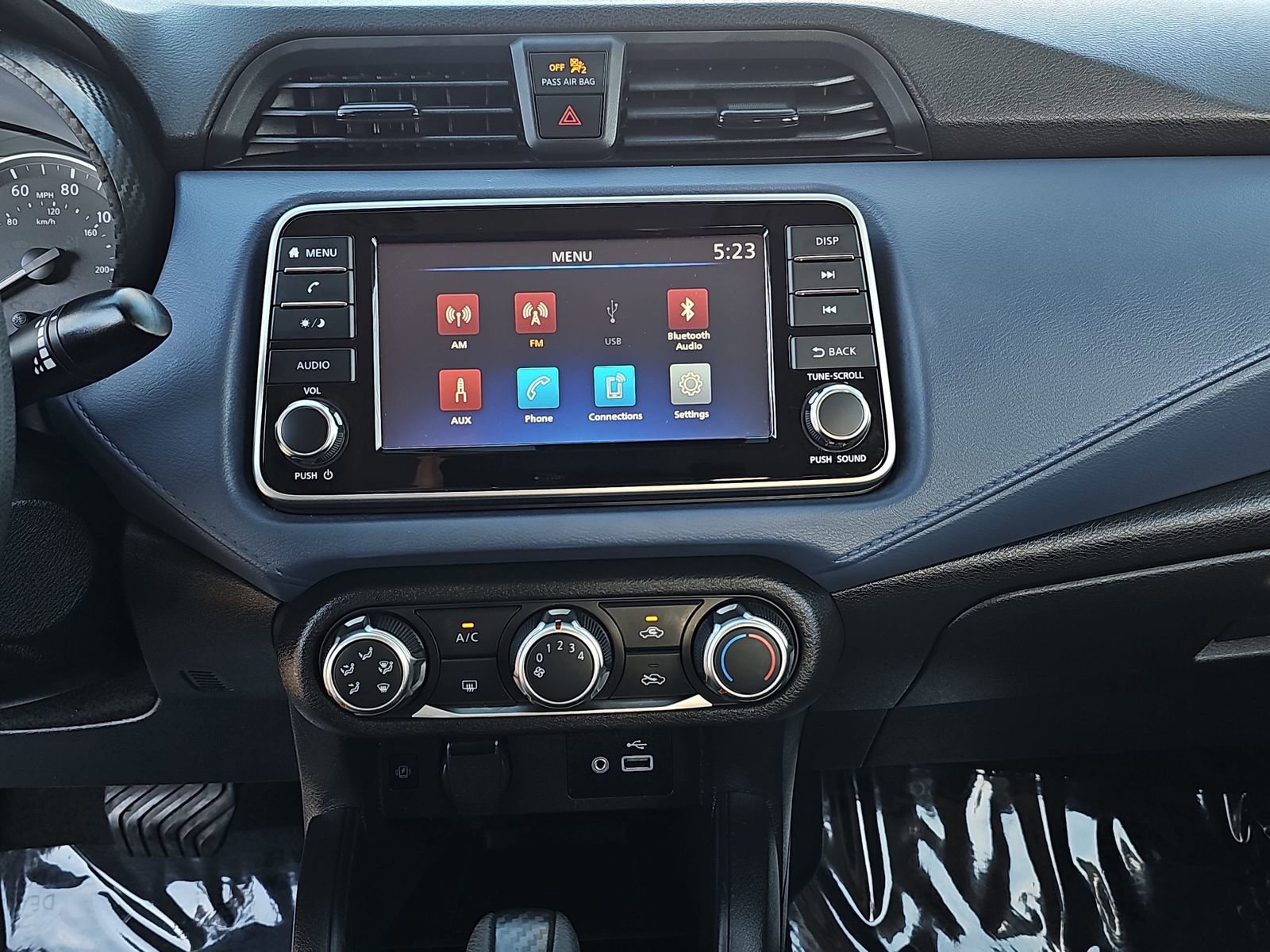 Used 2023 Nissan Versa SV image 19