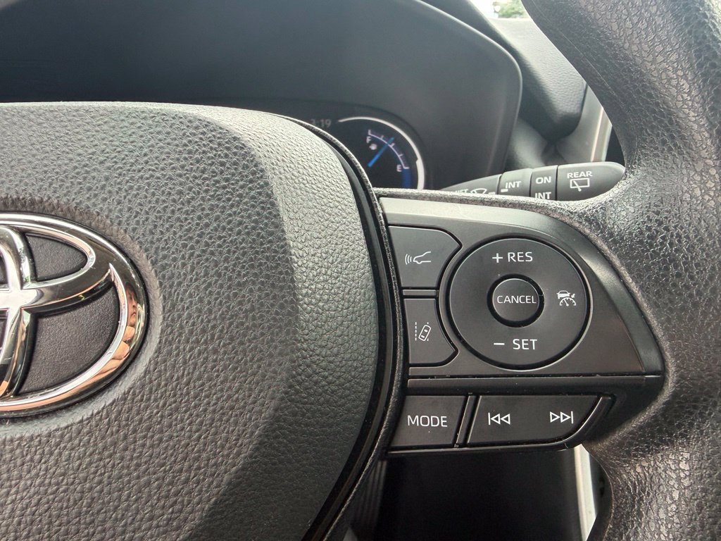 Used 2025 Toyota RAV4 XLE AWD/4WD image 18
