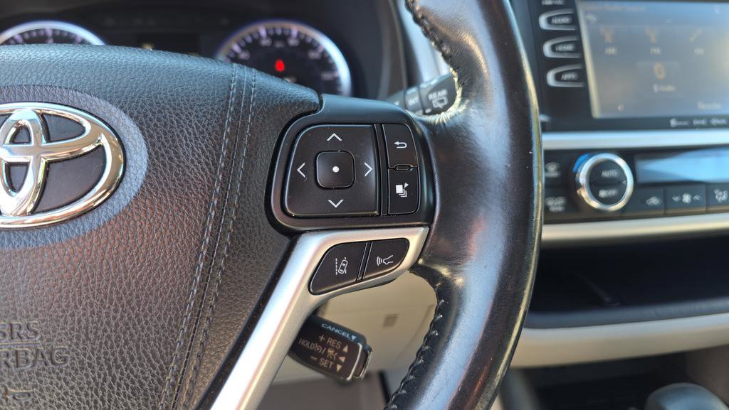 Used 2017 Toyota Highlander XLE w/ Carpet Mat Package AWD/4WD image 17