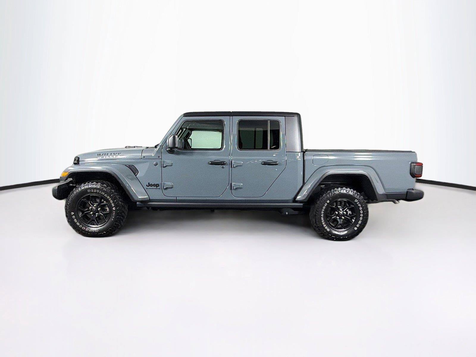 Used 2025 Jeep Gladiator Sport AWD/4WD image 8