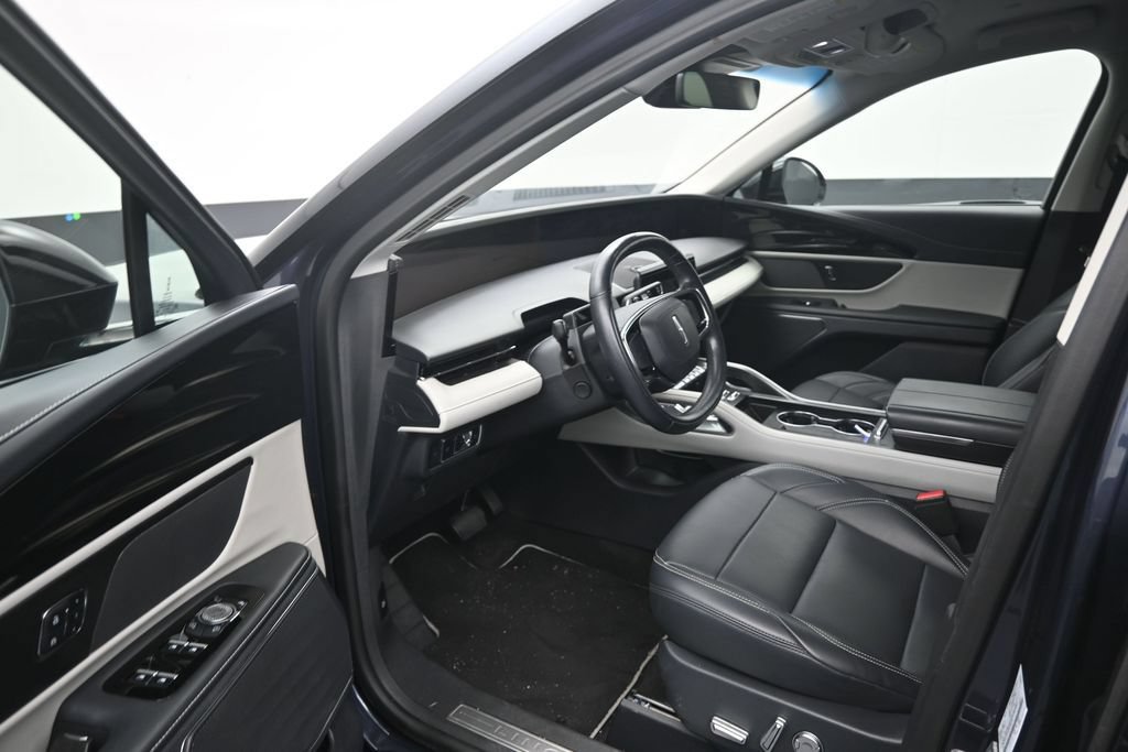Used 2024 Lincoln Nautilus Premier AWD/4WD image 10