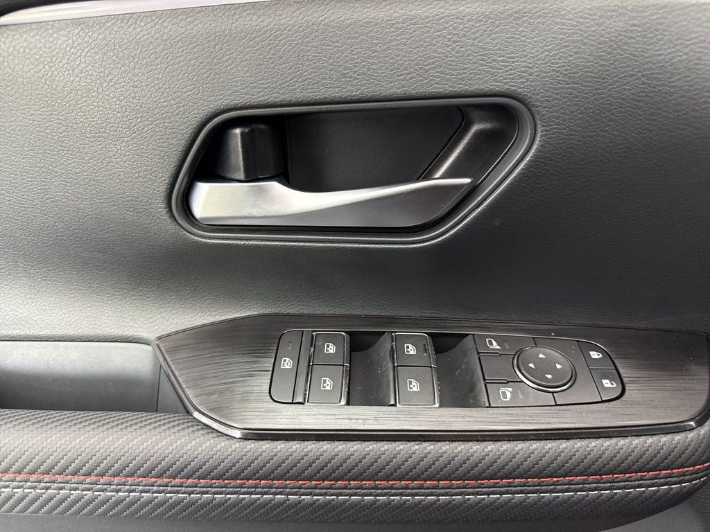 New 2025 Nissan Kicks SR FWD image 10