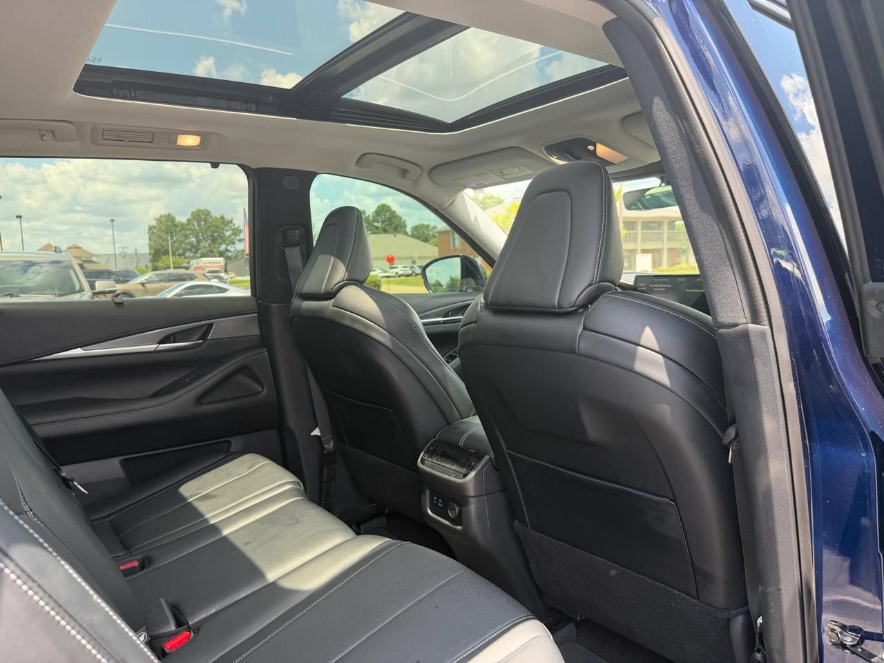 Used 2023 INFINITI QX60 Luxe w/ Cargo Package FWD image 23