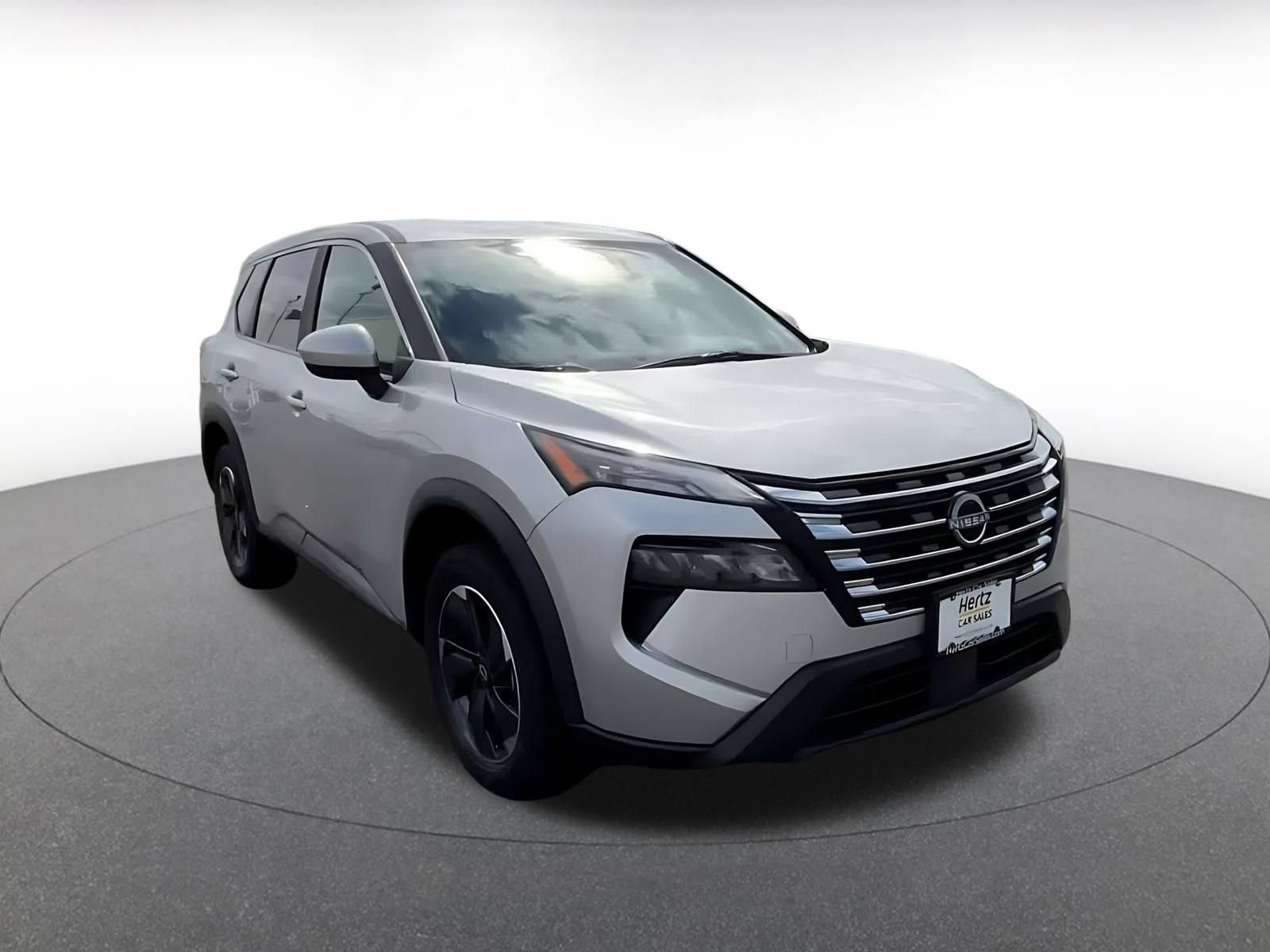 Used 2025 Nissan Rogue SV AWD/4WD image 3