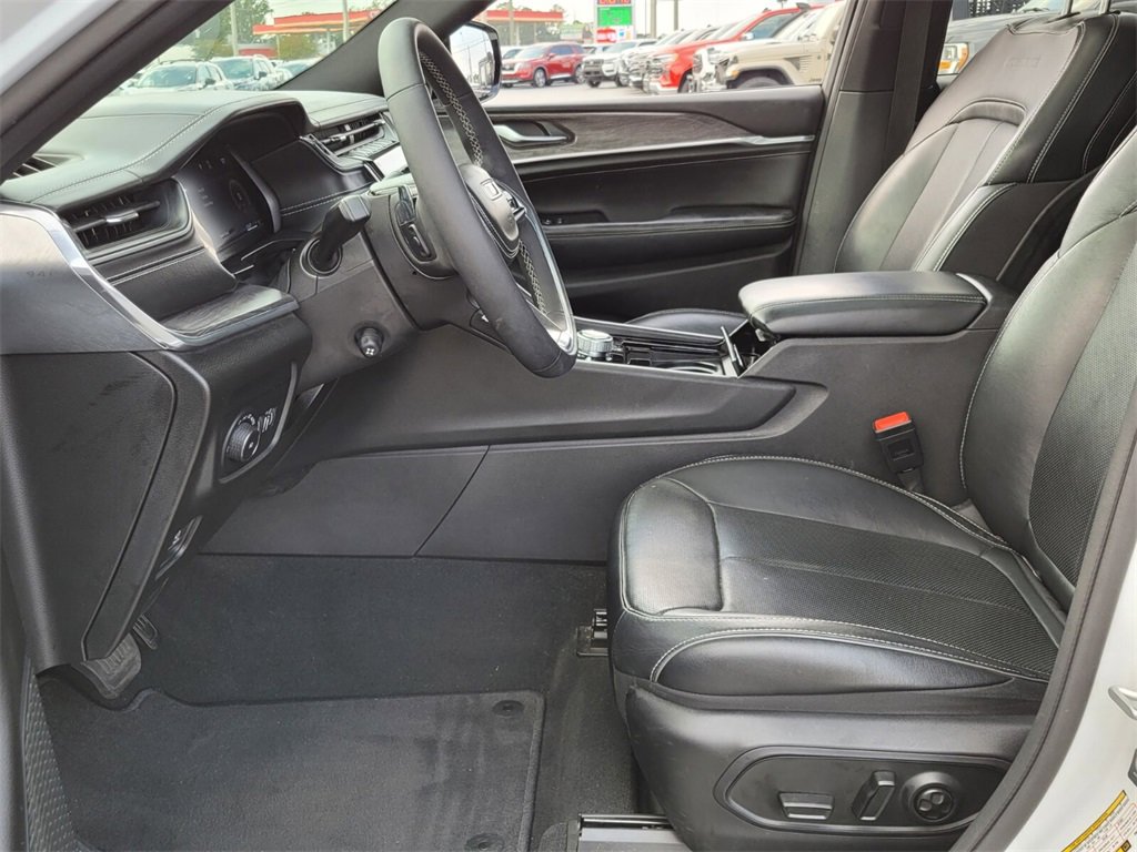 Used 2023 Jeep Grand Cherokee L Overland image 4