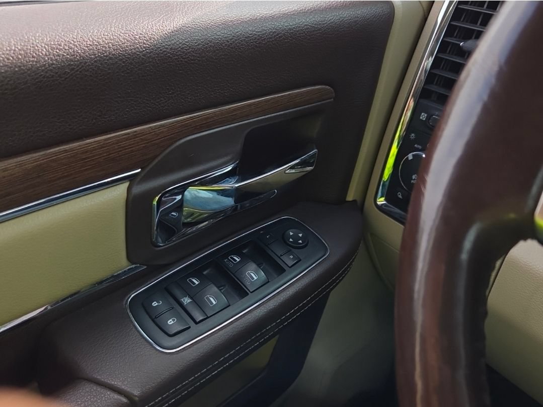 Used 2014 RAM 3500 Laramie w/ Convenience Group AWD/4WD image 13