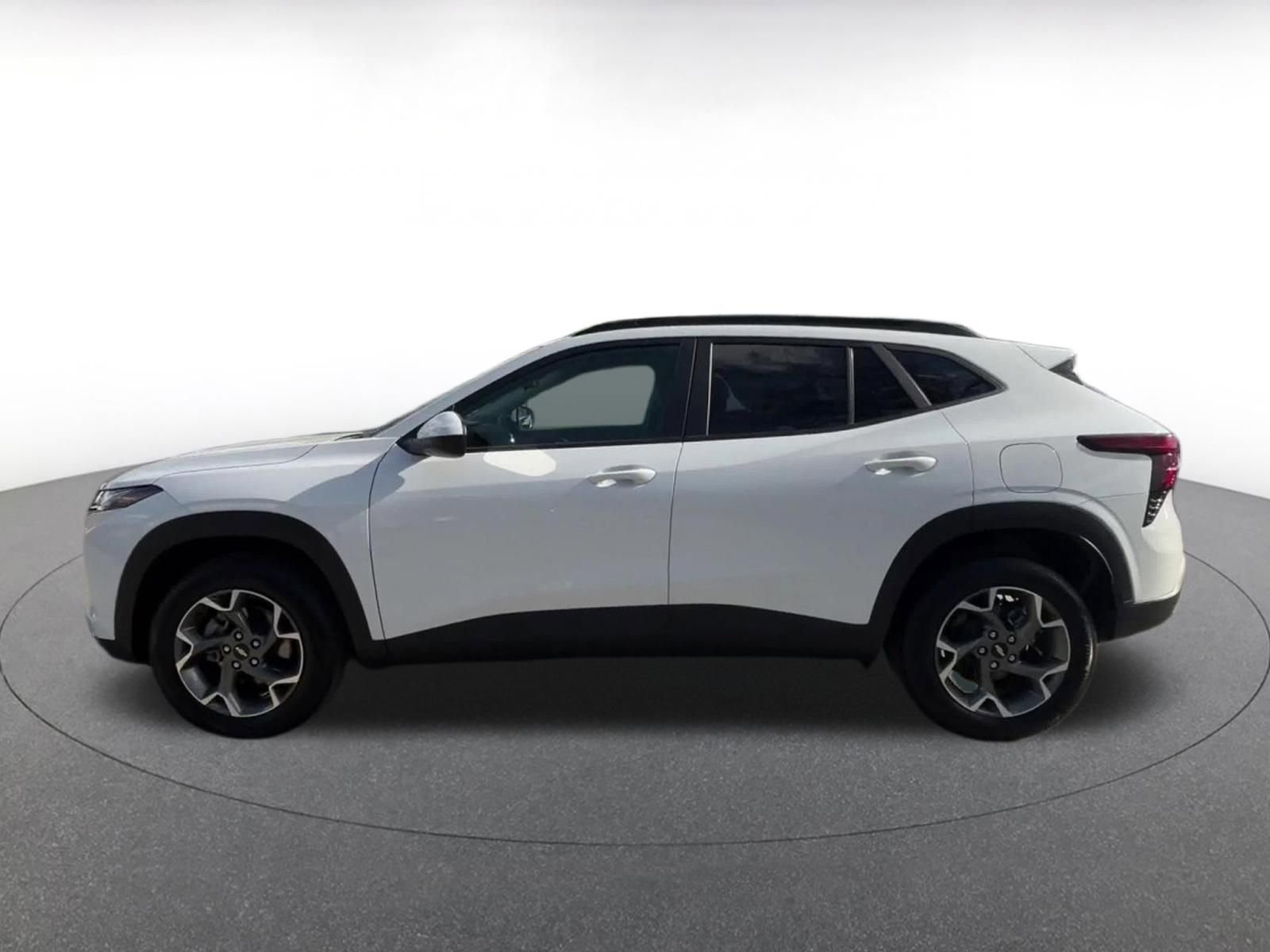 Used 2025 Chevrolet Trax LT image 9