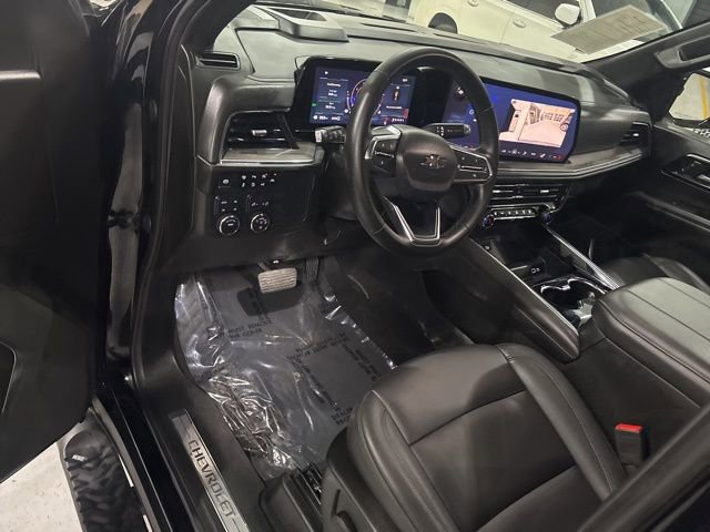Used 2025 Chevrolet Suburban Z71 image 25