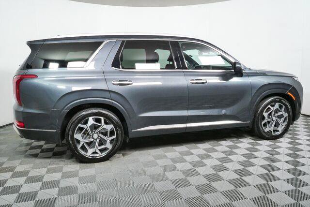 Used 2022 Hyundai Palisade Calligraphy FWD image 2