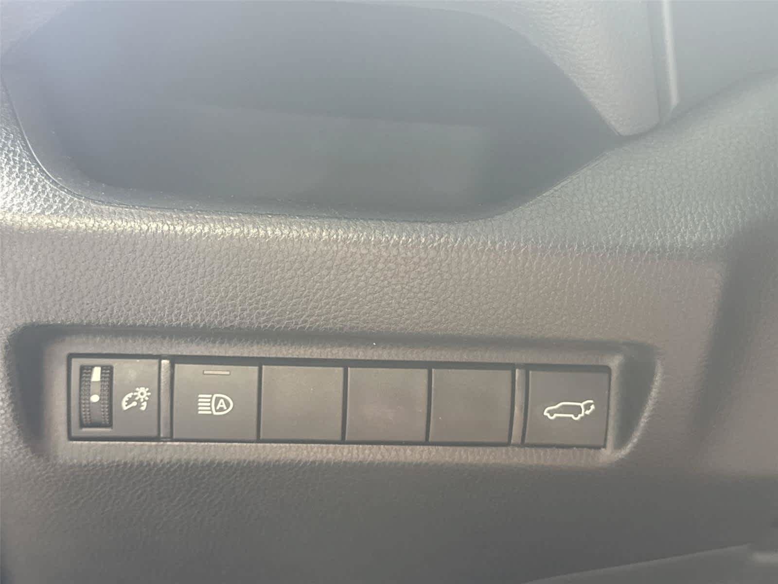 Used 2021 Toyota RAV4 XLE w/ Convenience Package AWD/4WD image 22
