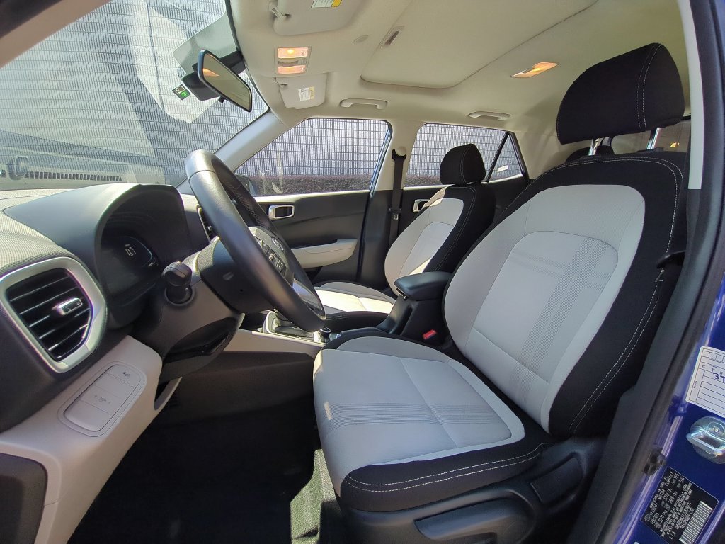 Used 2025 Hyundai Venue SEL FWD image 24