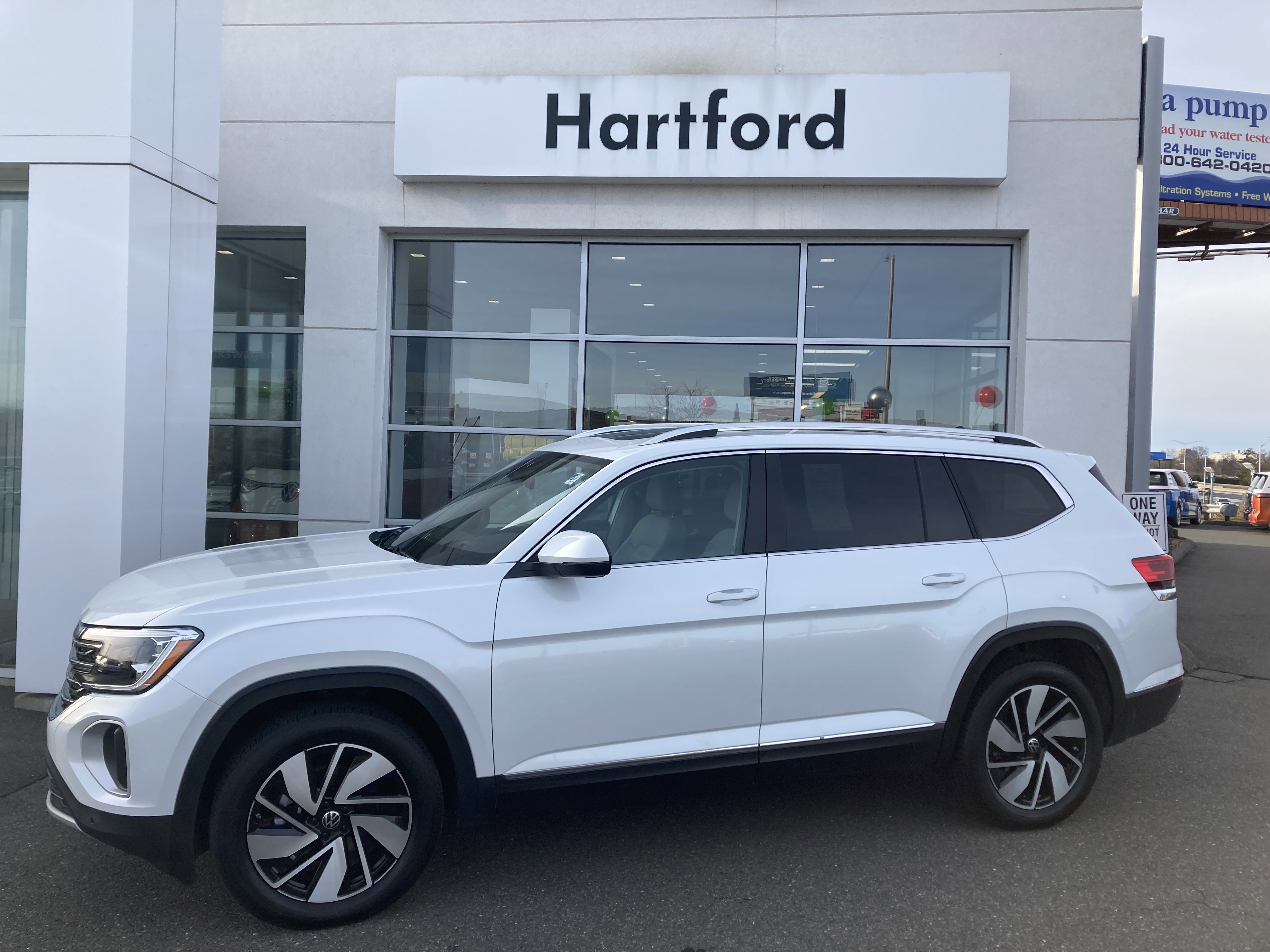 Certified 2025 Volkswagen Atlas SEL image 1