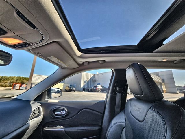 Used 2022 Jeep Cherokee Limited AWD/4WD image 25