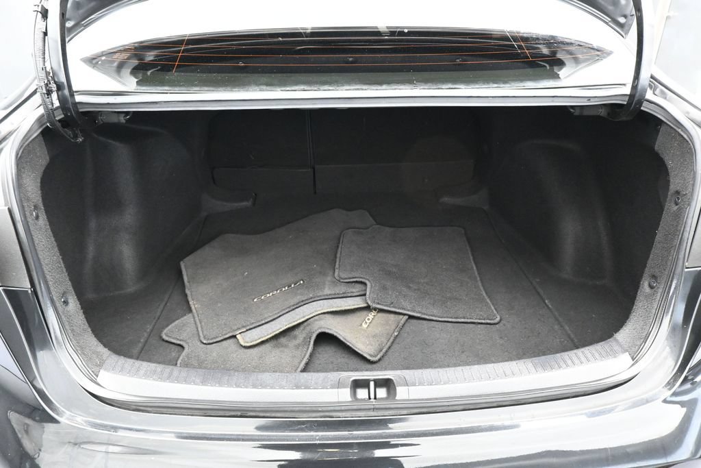 Used 2022 Toyota Corolla LE FWD image 33