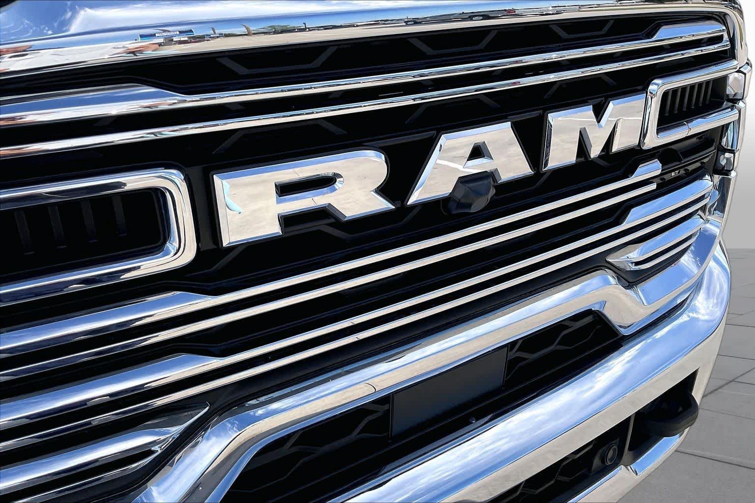 Used 2025 RAM 3500 Laramie AWD/4WD image 30