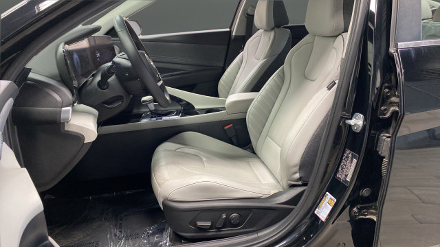 Used 2023 Hyundai Elantra Limited w/ Cargo Package FWD image 9