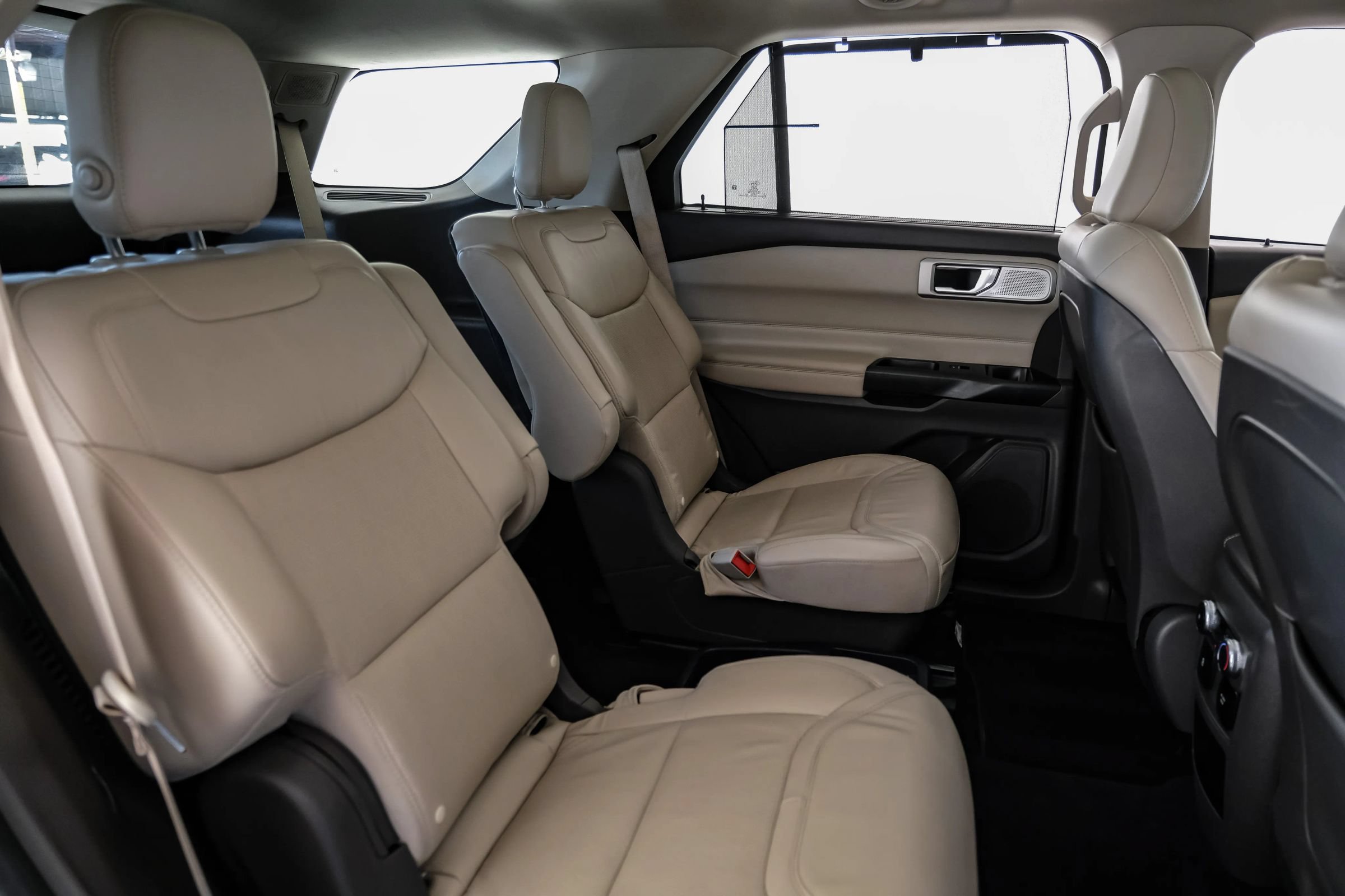 Used 2020 Ford Explorer Platinum w/ Premium Technology Package AWD/4WD image 36