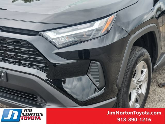 Used 2025 Toyota RAV4 XLE FWD image 10