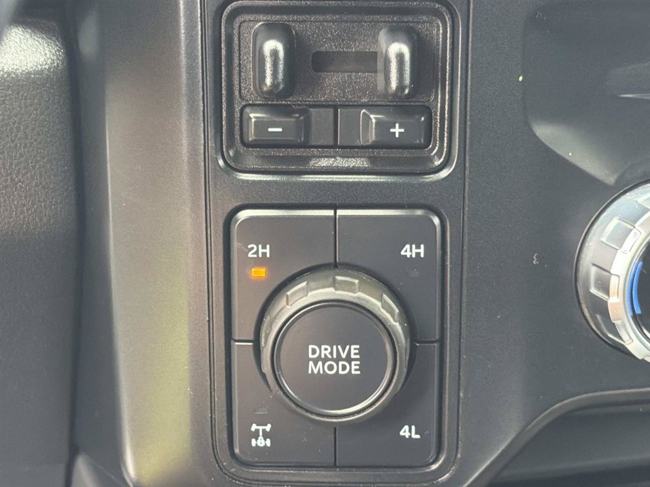Used 2023 Ford F350 Lariat w/ Black Appearance Package AWD/4WD image 22