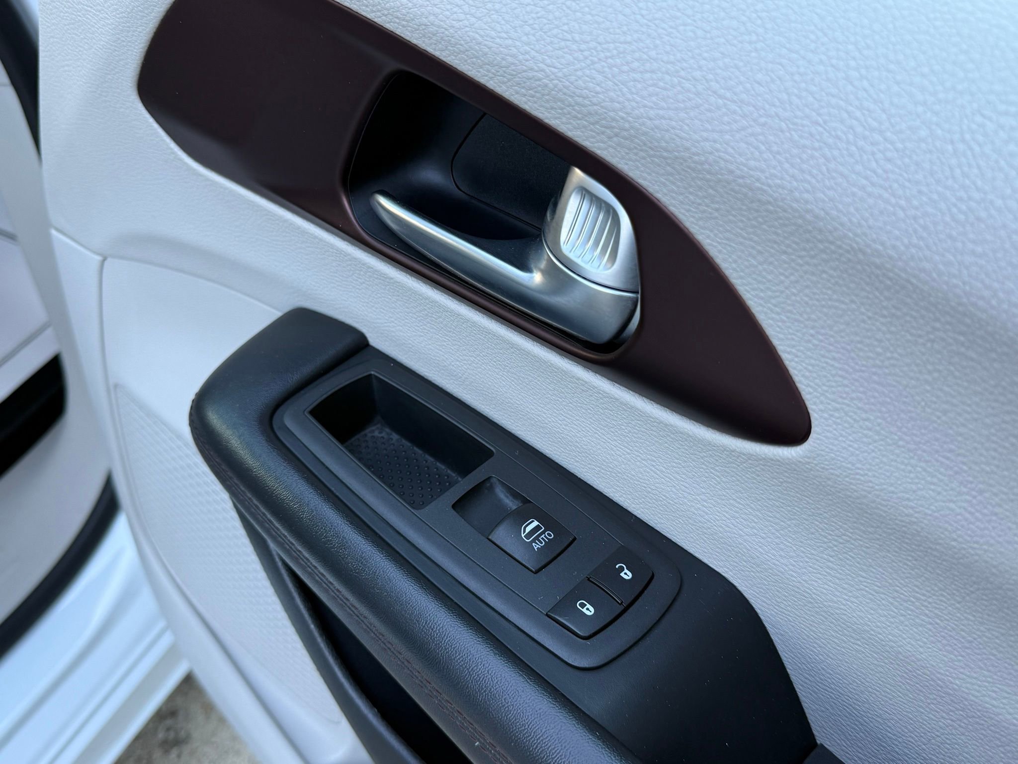 Used 2020 Chrysler Pacifica Limited image 12