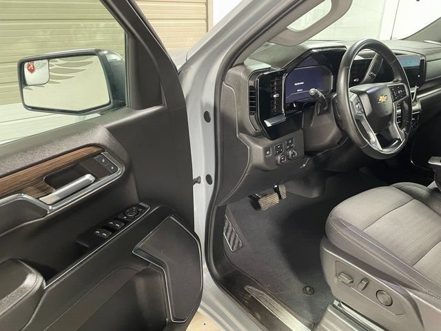 Used 2024 Chevrolet Silverado 1500 LT AWD/4WD image 10