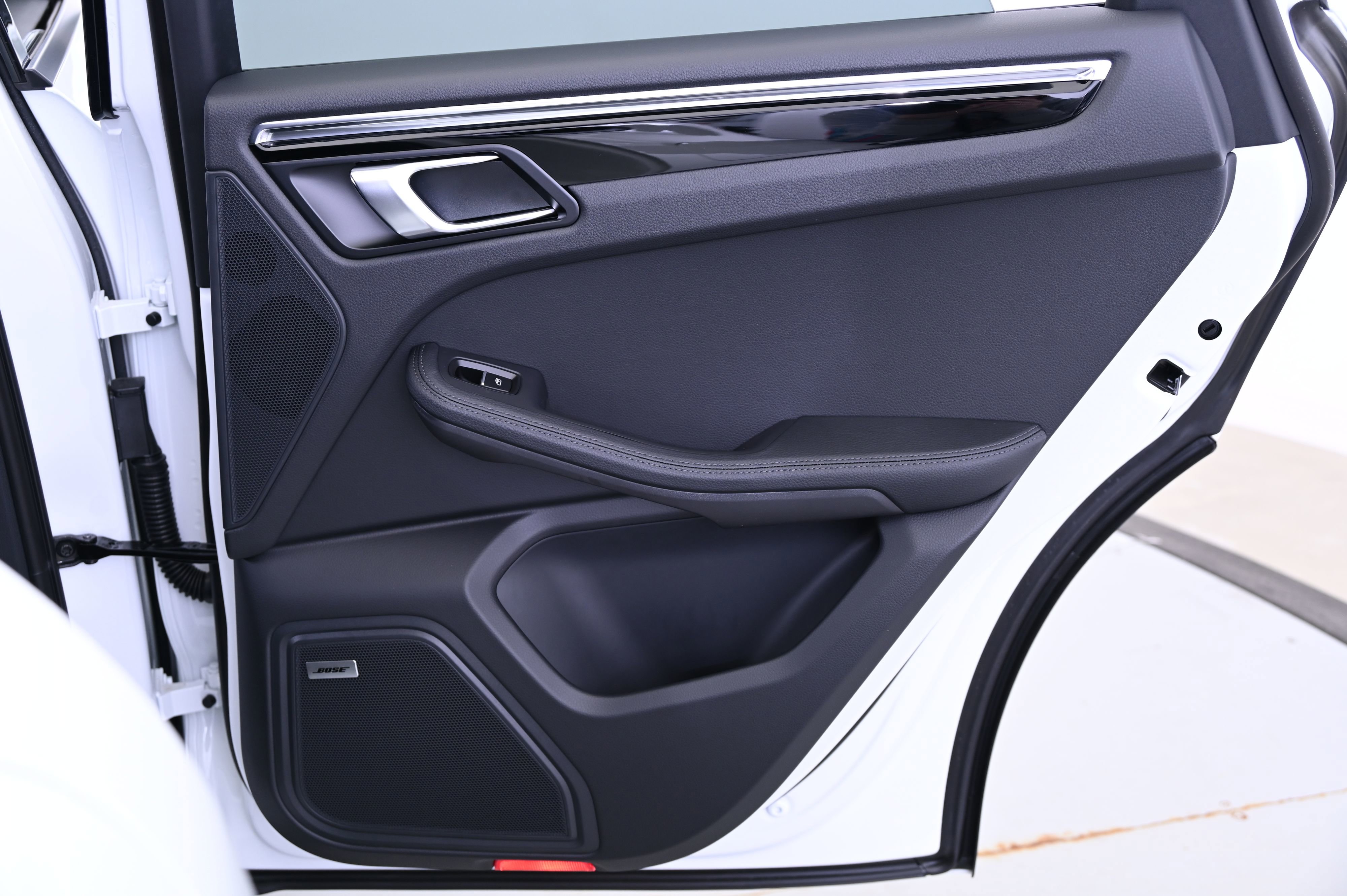 Certified 2025 Porsche Macan image 20