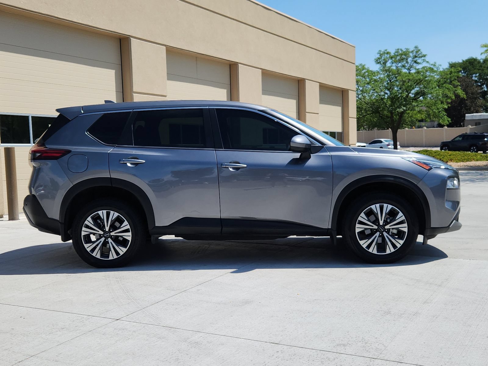 Used 2023 Nissan Rogue SV AWD/4WD image 6