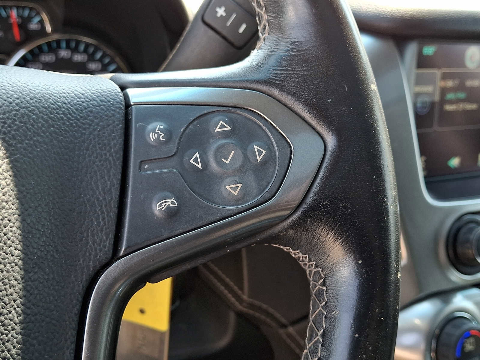 Used 2015 Chevrolet Suburban LT image 21