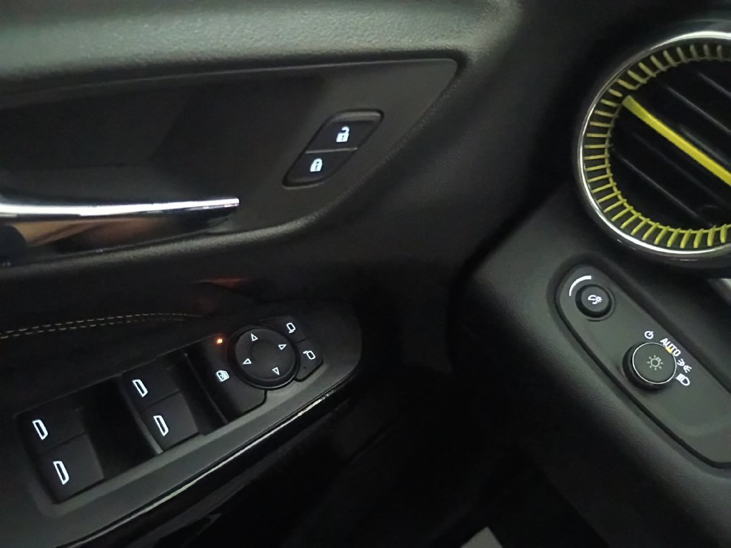 New 2026 Chevrolet Trax LT w/ Sunroof Package FWD image 19
