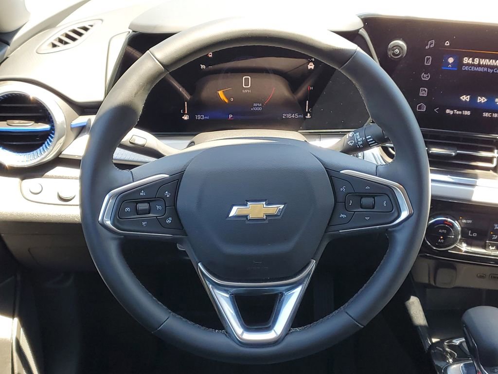 Used 2025 Chevrolet Trax LT w/ Driver Confidence Package FWD image 24