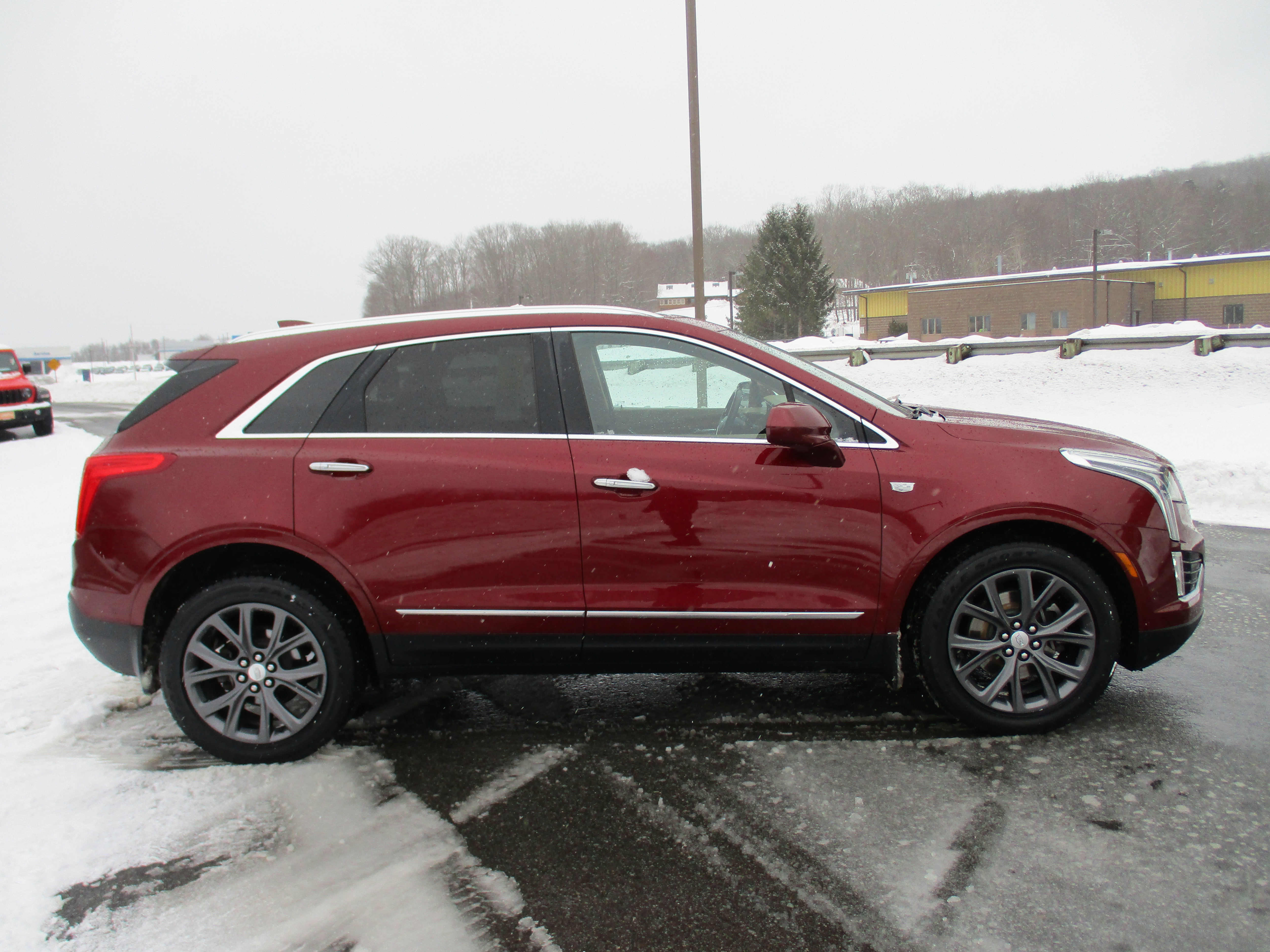 Used 2018 Cadillac XT5 Platinum w/ Driver Assist Package image 4