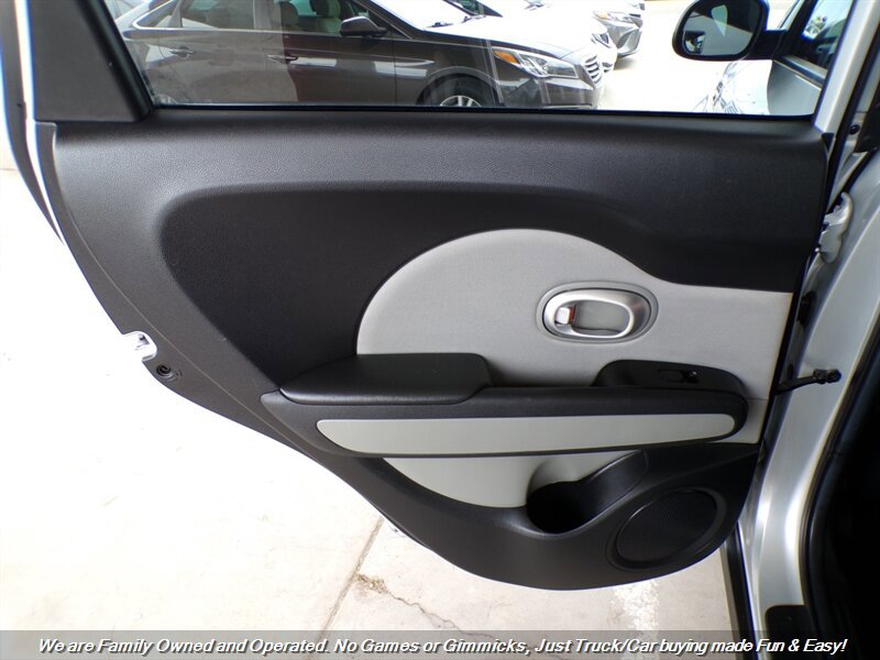 Used 2015 Kia Soul + FWD image 18