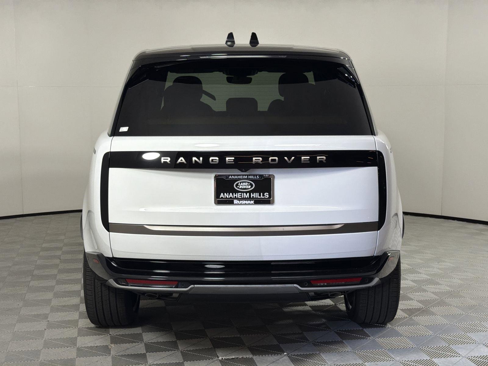New 2025 Land Rover Range Rover SE image 4