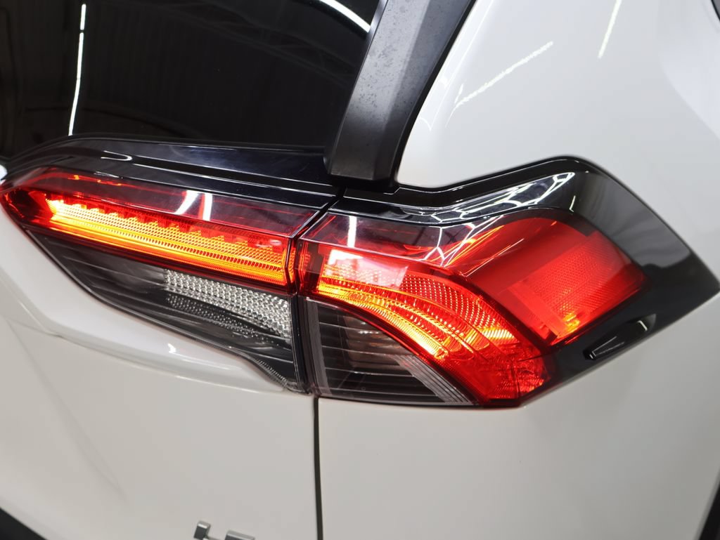 Used 2019 Toyota RAV4 LE FWD image 31