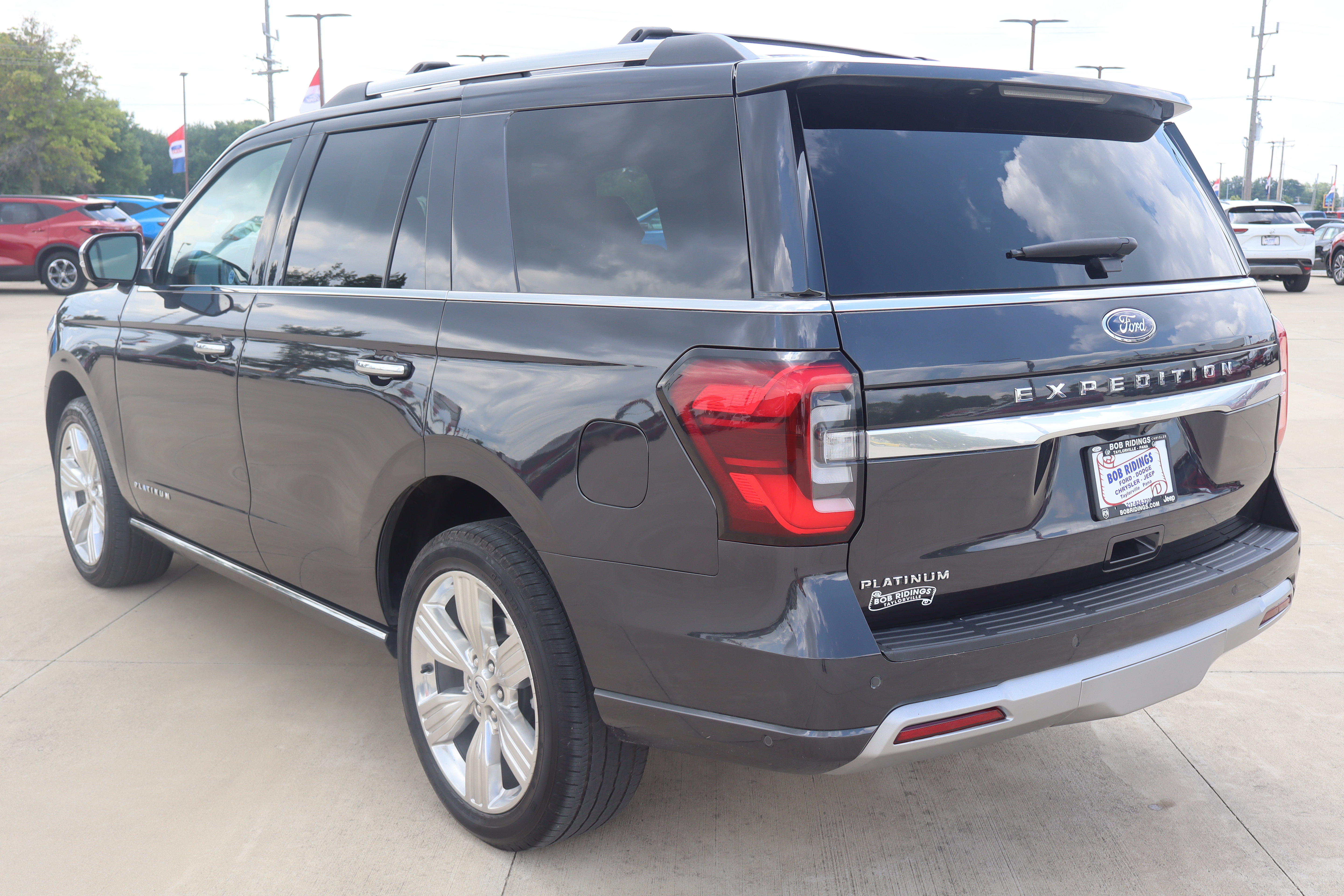 Used 2024 Ford Expedition Platinum AWD/4WD image 7