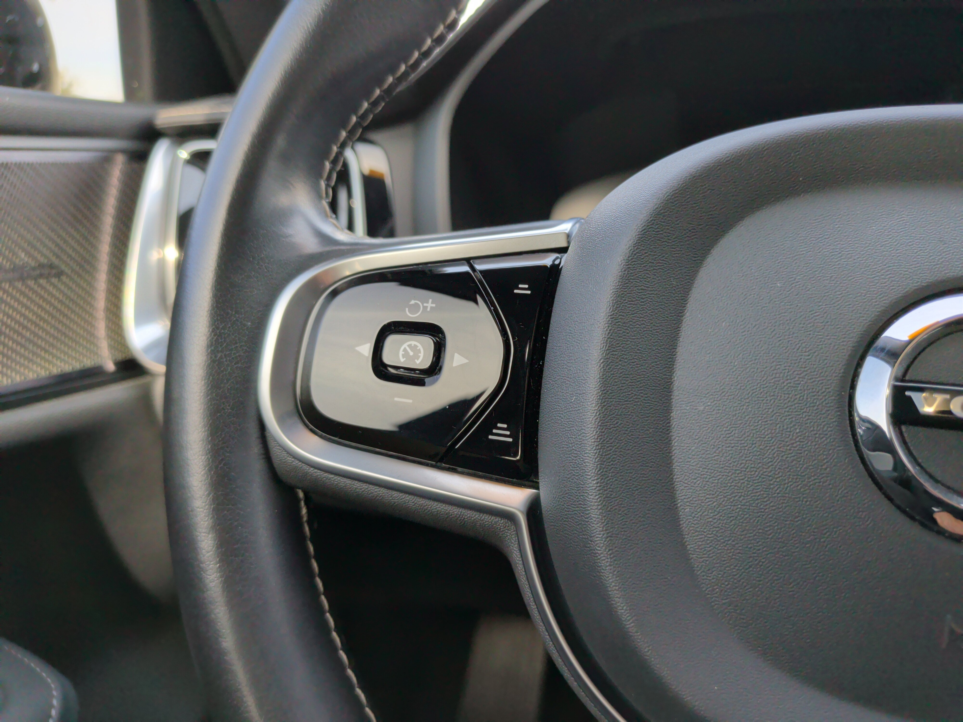 Used 2021 Volvo S60 T5 R-Design image 23