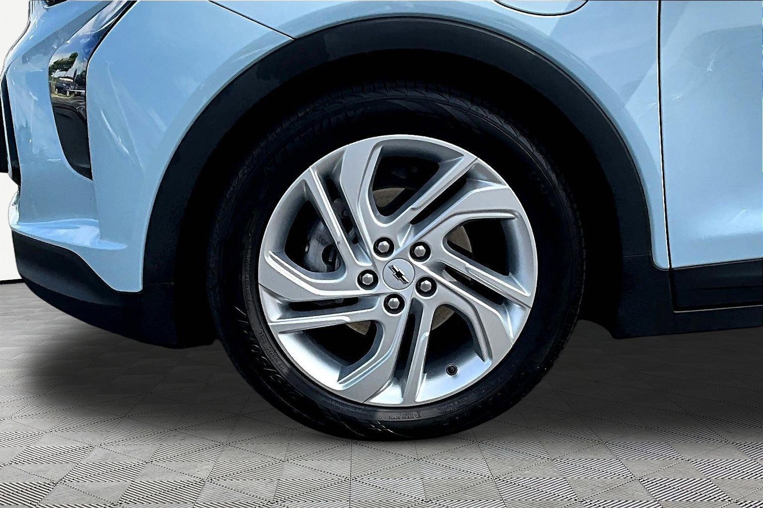Used 2022 Chevrolet Bolt LT FWD image 33