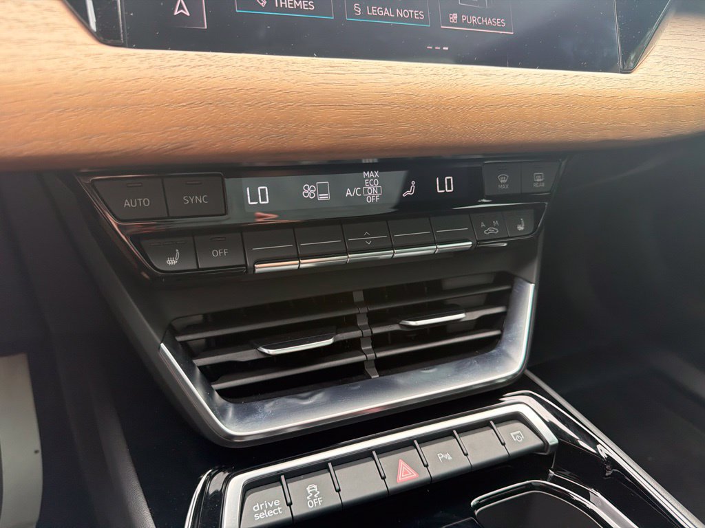 Used 2023 Audi e-tron GT Premium Plus AWD/4WD image 33