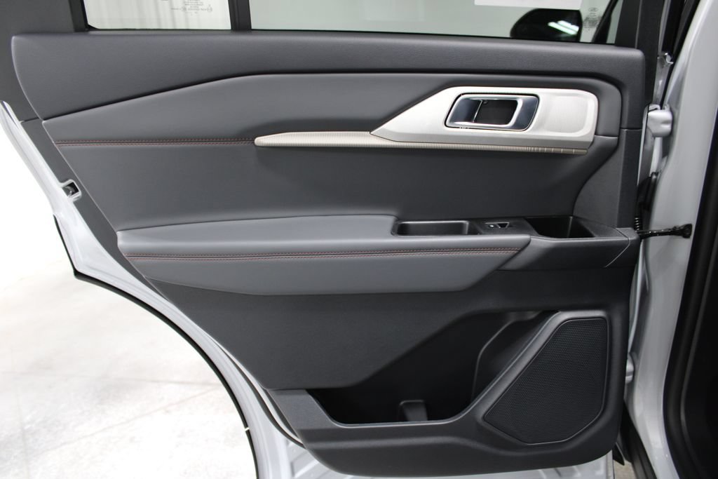 New 2026 Ford Explorer Active RWD image 20