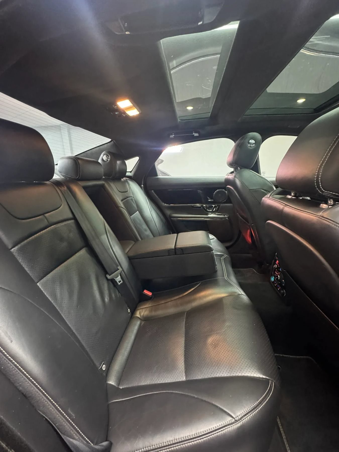 Used 2015 Jaguar XJ RWD image 30