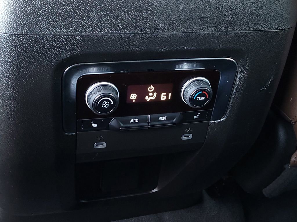 Used 2023 Chevrolet Suburban High Country image 15