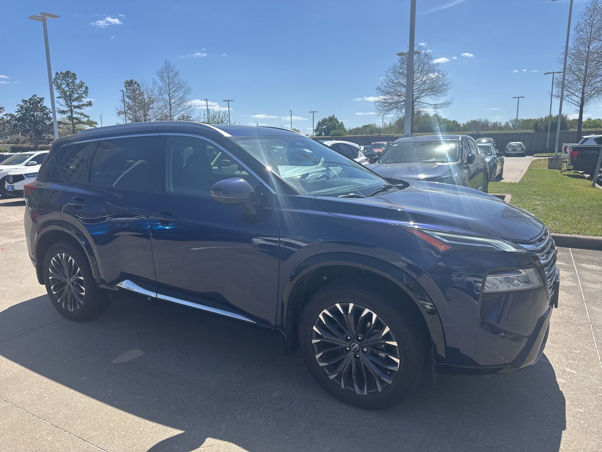 Used 2024 Nissan Rogue Platinum image 5