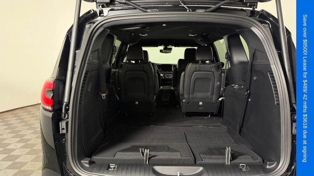 New 2027 Chrysler Pacifica Select FWD image 10